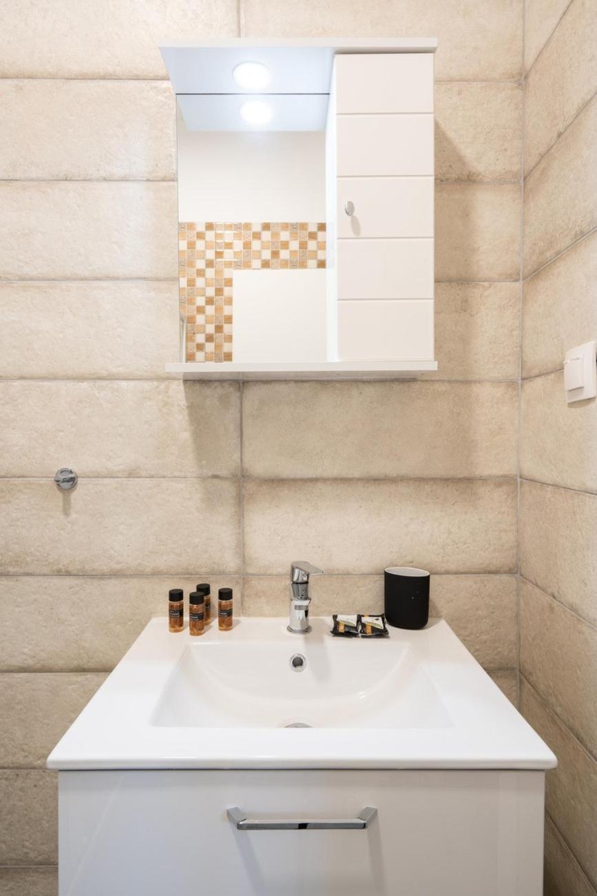 Liv - Sunny Penthouse Near Acropolis * Athens