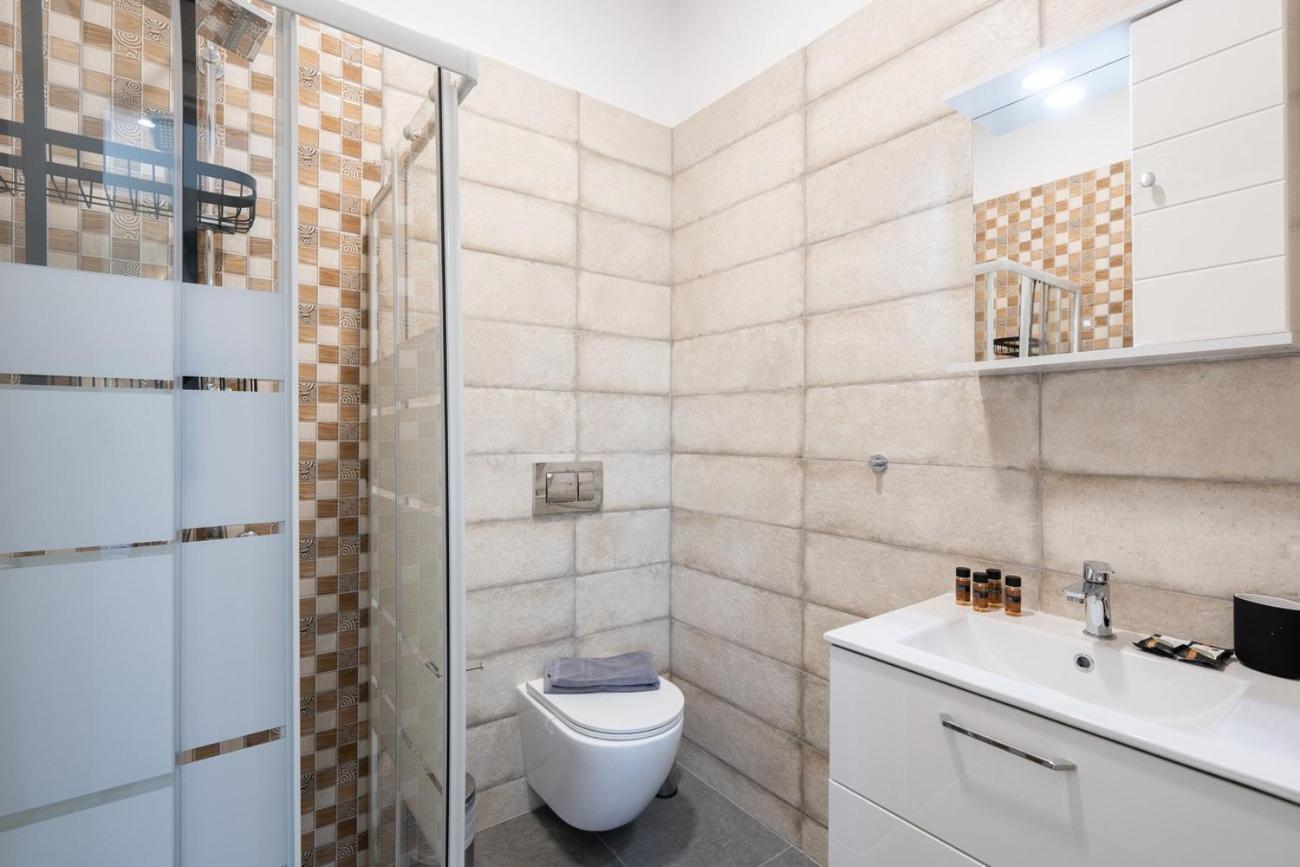 Apartment Liv - Sunny Penthouse Near Acropolis